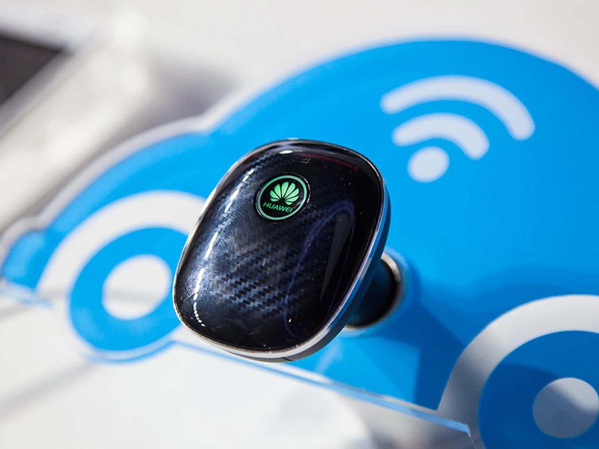 Step aside MiFi. Here comes CarFi, Huawei's latest device that brings internet connectivity into your car. It plugs into your cigarette lighter port and provides internet through a Cat4 LTE connection carried over 802.11b/g/n WiFi. There is also a 5V/1A USB port to let you charge your device too.