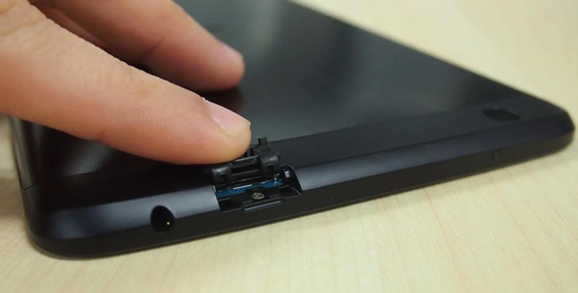 Consumers will appreciate the microSD memory card slot as the LG G Tablet 8.3 only comes with 16GB internal storage space.