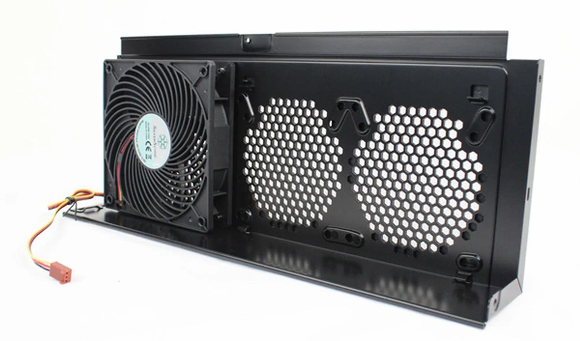 The GPU fan bracket has a bundled 120mm intake fan, with the option of installing another pair of 80- or 92mm fans.