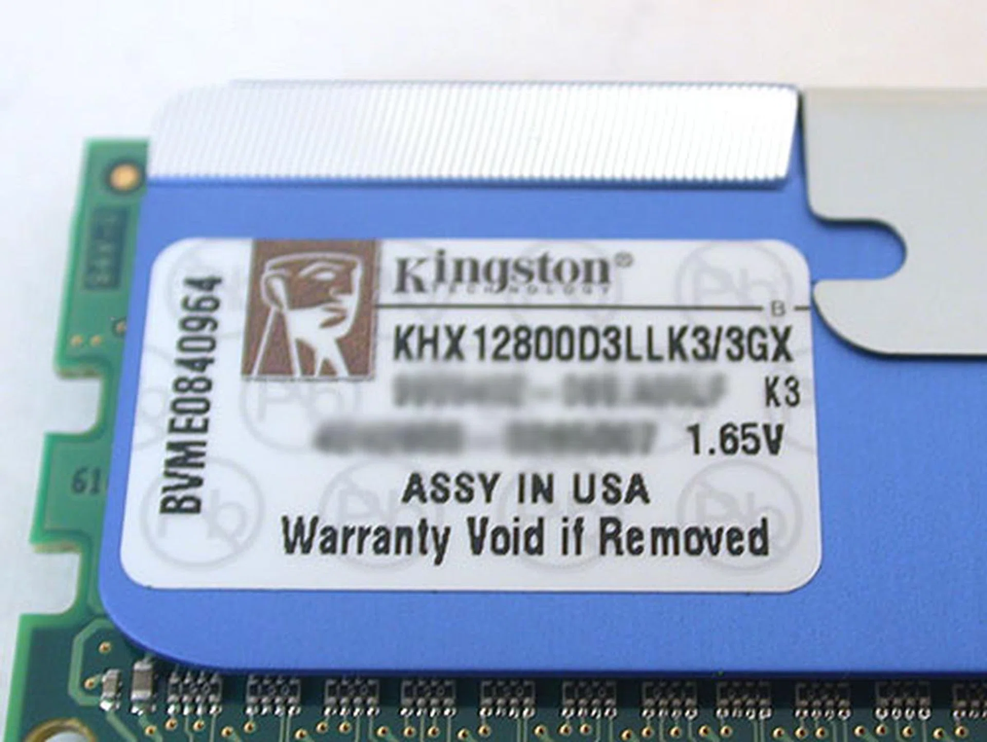 The memory timings for this Kingston module is in fact at 8-8-8-24 and are better than the 9-9-9-27 for the dual-channel kit. Voltage too is lowered to 1.65V. 