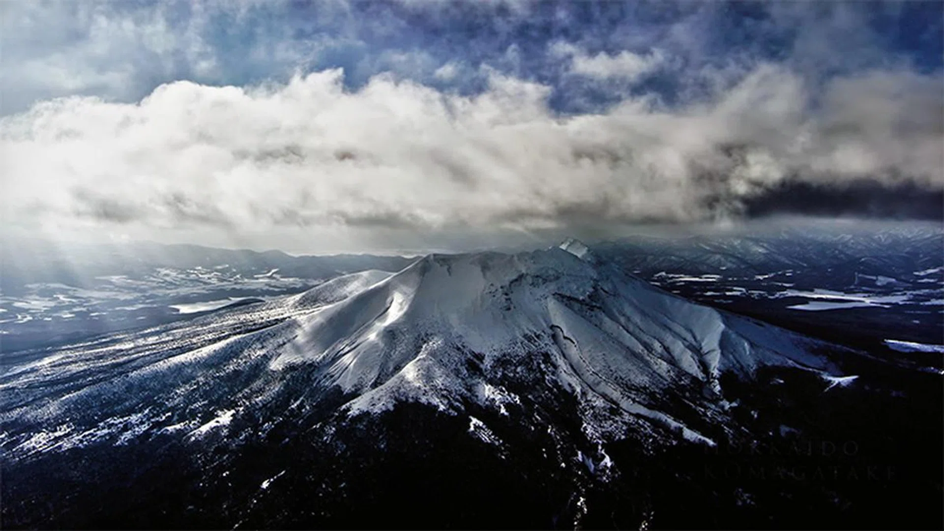 The Q900's increased resolution, exceptional brightness, wide dynamic range and great sense of depth all work together to bring the realism level up another notch. (Video: Japan in 8K 60fps by Armadas.)