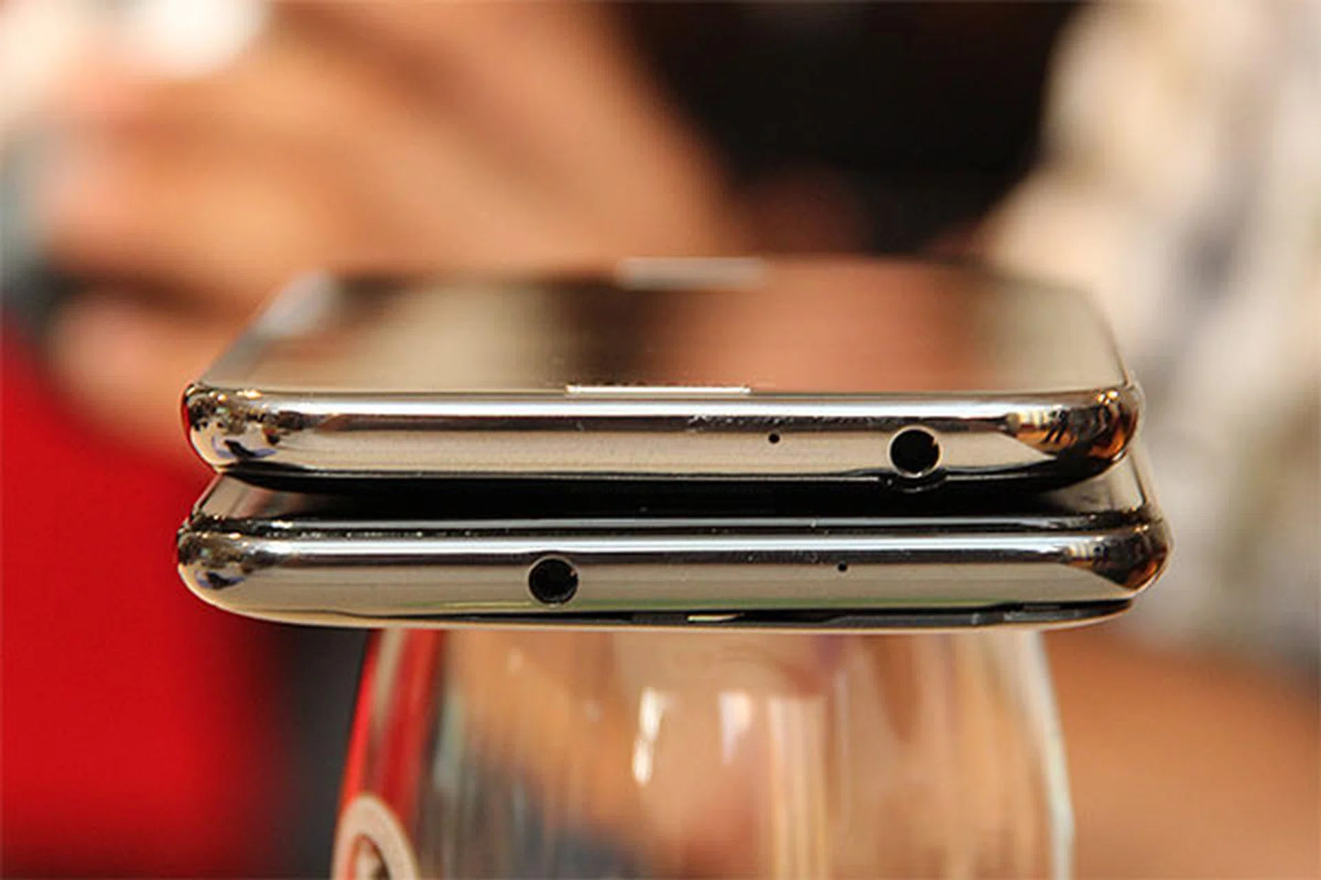 The headphone jack gets a slight reshuffle at the top and is now placed closer to the right side of the device. We doubt this will make much of a difference in usability either way.