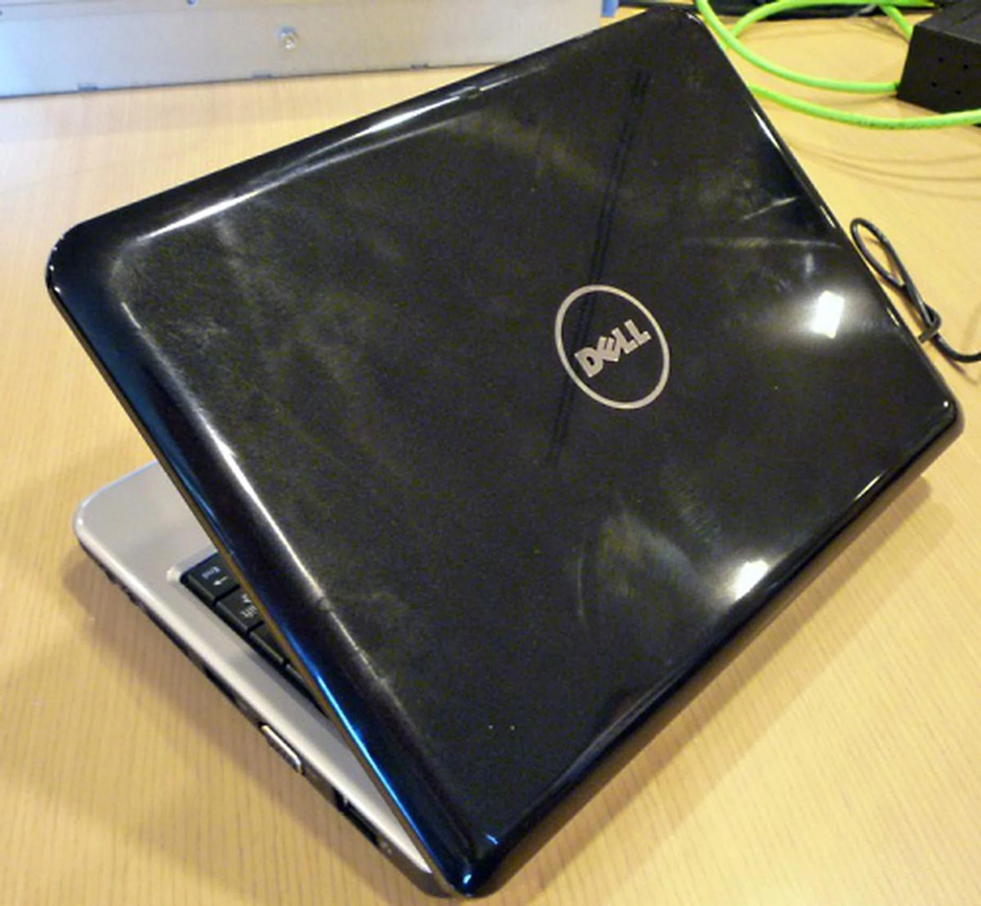 A Glimpse of the Dell Inspiron Mini 9 | HardwareZone Singapore