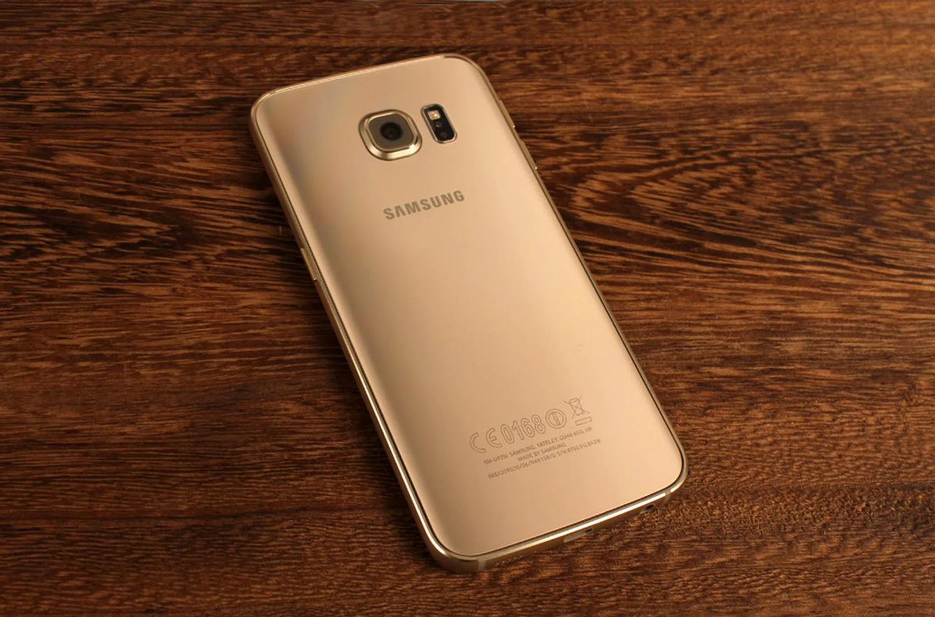 Samsung has really nailed the gold color.
