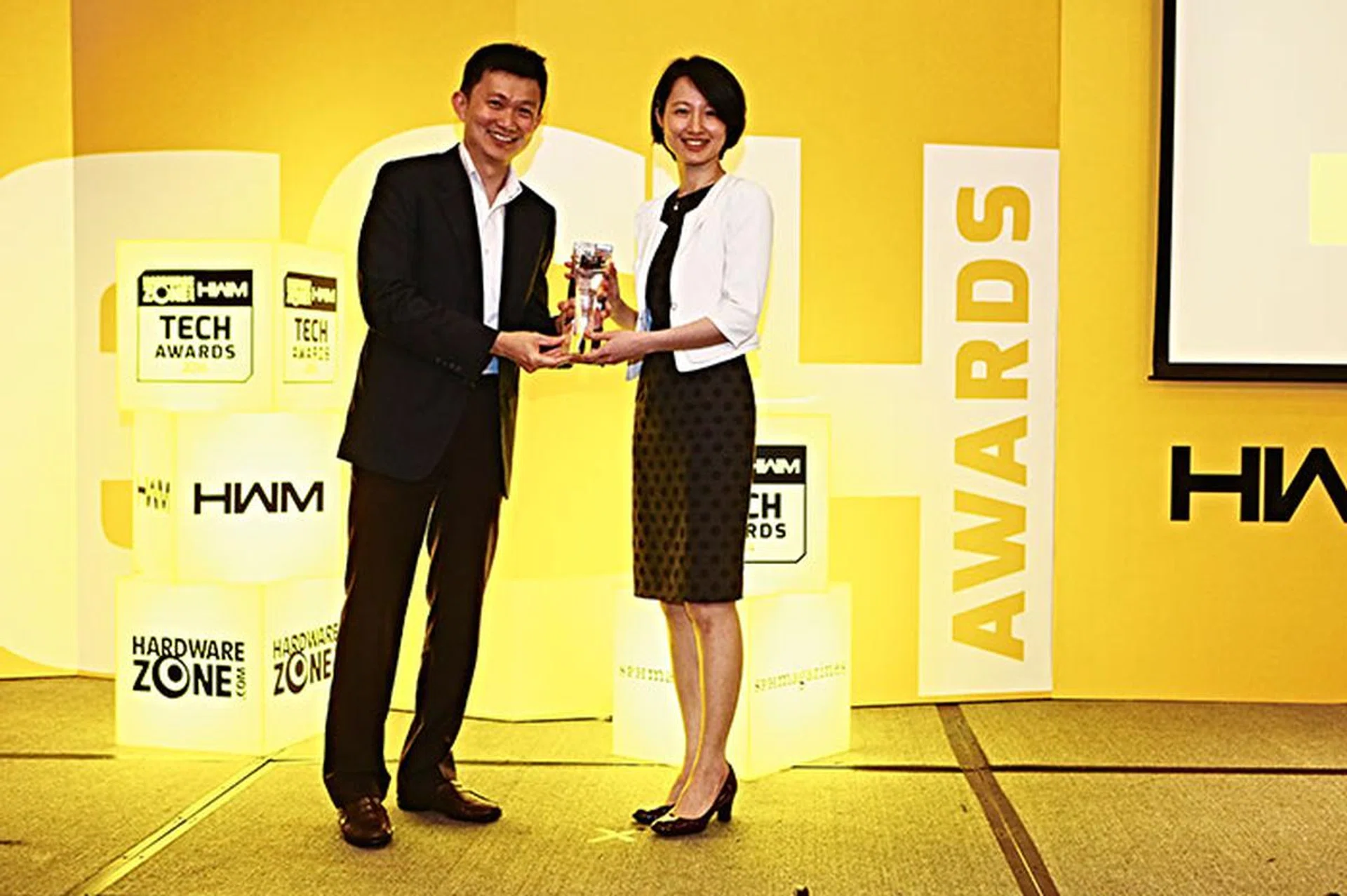 Western Digital won two awards: Readers' Choice for Best External HDD Brand and Editor's Choice for Best 2.5-inch Portable External HDD (My Passport Slim). Here's Ms. Jamie Yang, Senior Channel Marketing Manager for Western Digital, accepting the awards.