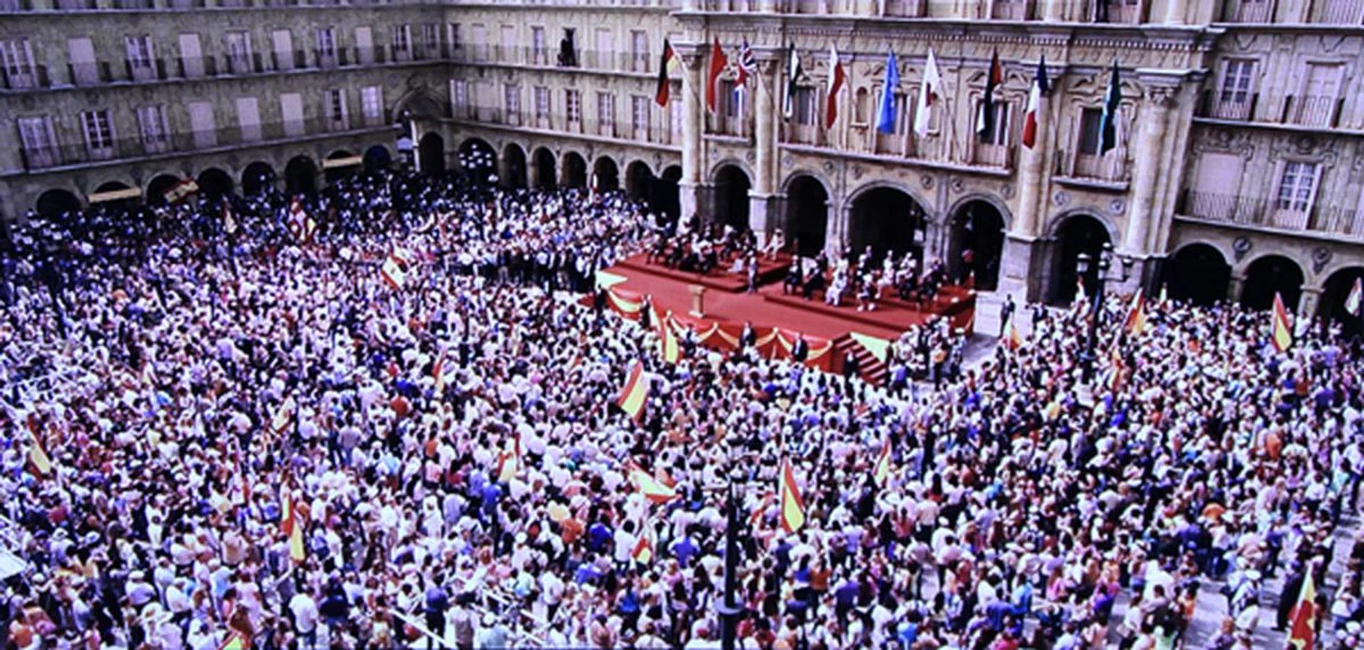 With HD content, the F8000 was able to shine and show its excellent attention to detail.