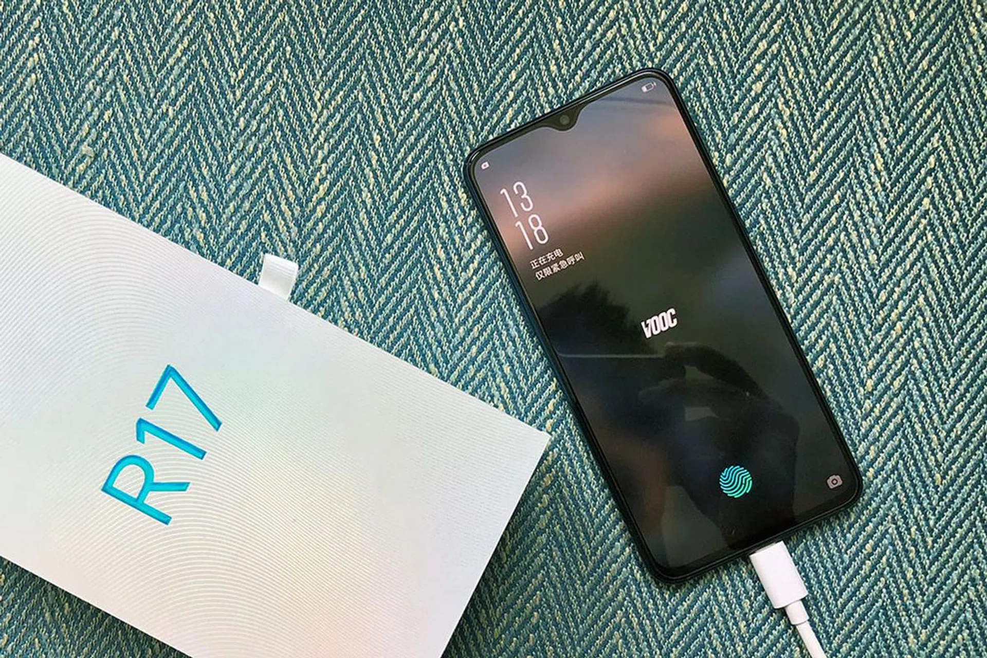 The R17 also supports Oppo's VOOC rapid-charging tech, and comes with a 20W (5V/4A) charger.