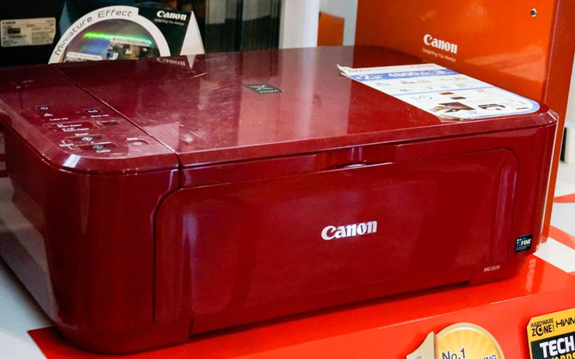 The Pixma MG3570 is an auto duplex printer that has FastFront for easy paper loading. It also supports Google Cloud Print , Wi-Fi direct printing and AirPrint. It's going for a special show price of $108 (usual price $139) and comes with a Manhattan Fish Market meal voucher worth $51 and a free trolley.