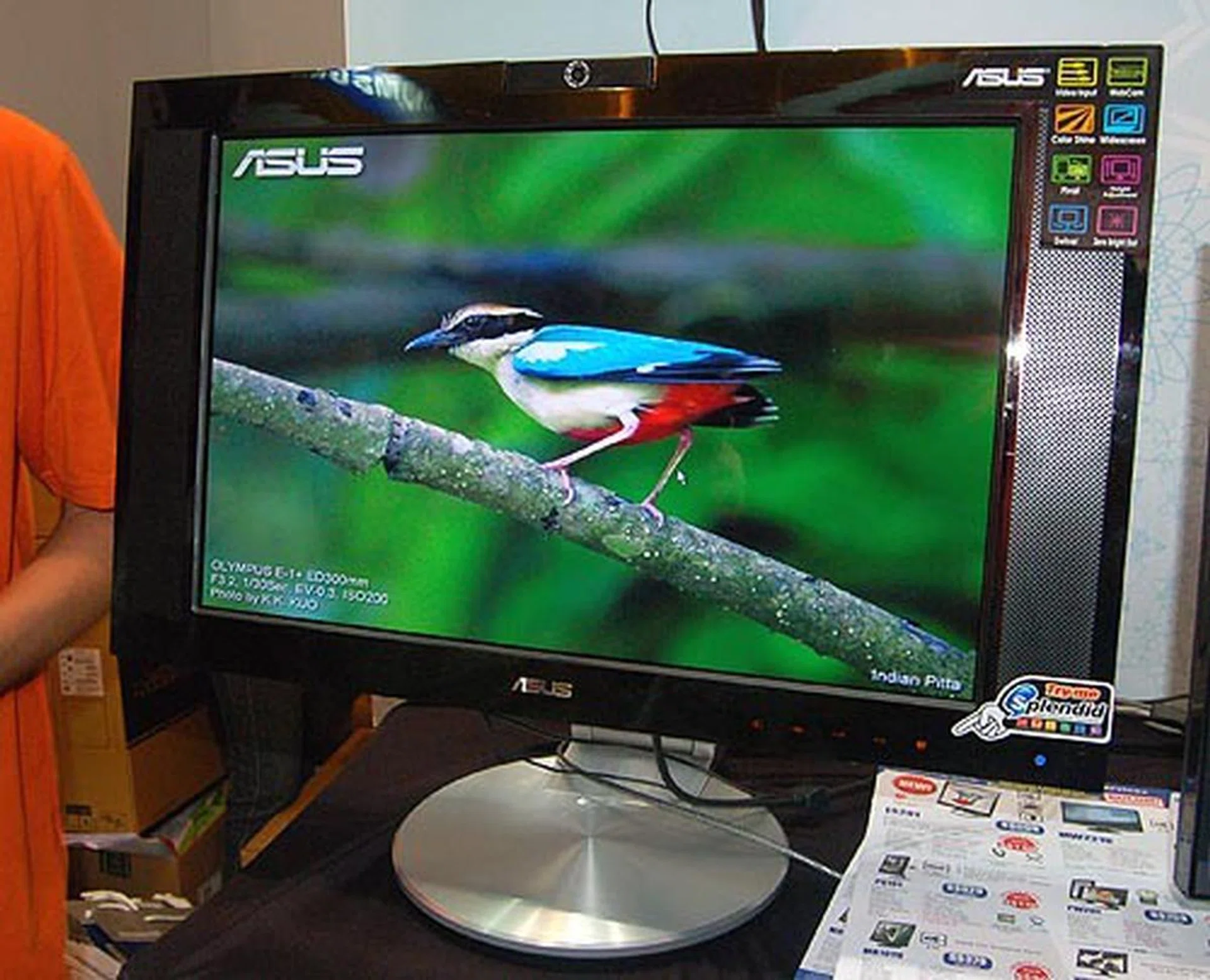  If you are keen on a multimedia widescreen 20-inch panel, this award winning ASUS PW201 might just do the trick. The screen's resolution is 1680 x 1050 and has a 8ms response time. Dual built-in 3W speakers and a 1.3MP webam roundup its feature list but this beauty would set you back $759. Good thing that the PC Show offer includes an ASUS U3000 digital TV tuner and DVI-D cable to sweeten the offer.  