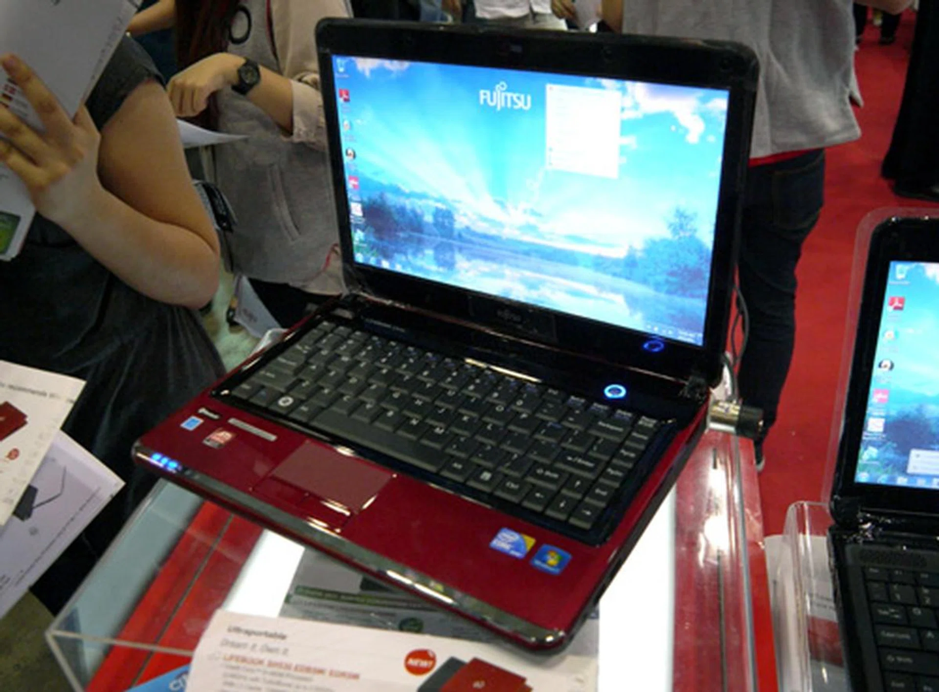 Advertised with the slogan "Redefine Power and Beauty", Fujitsu's latest LifeBook SH530 is dressed in an arresting red outfit with a tantalizing promo price of $1,288. Freebies include a free 4GB RAM upgrade and a free carrying case.