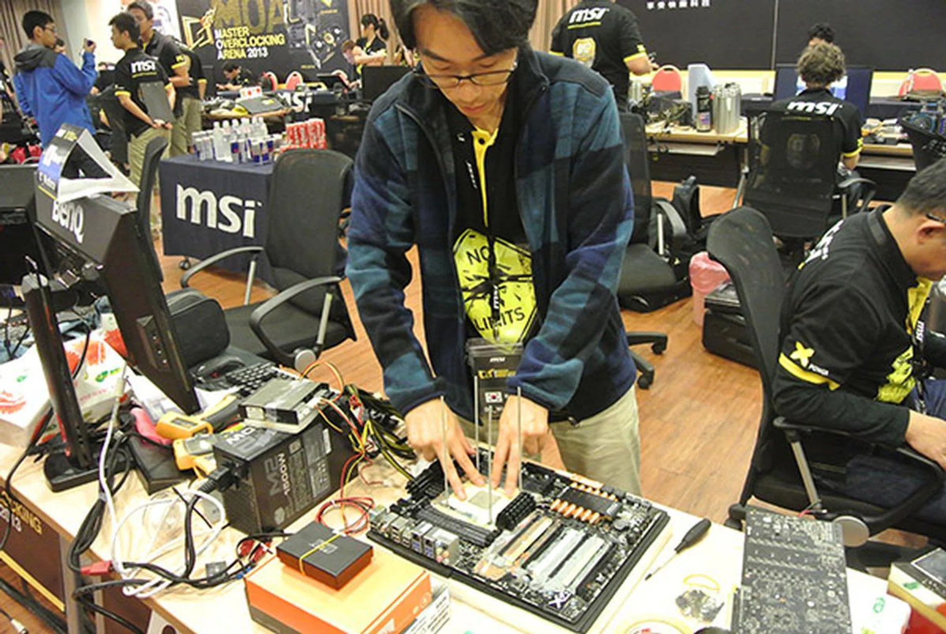 In the Freestyle Battle, participants were allowed to use their own equipment. oc_windforce made use of his own motherboard, processor, and memory kit.