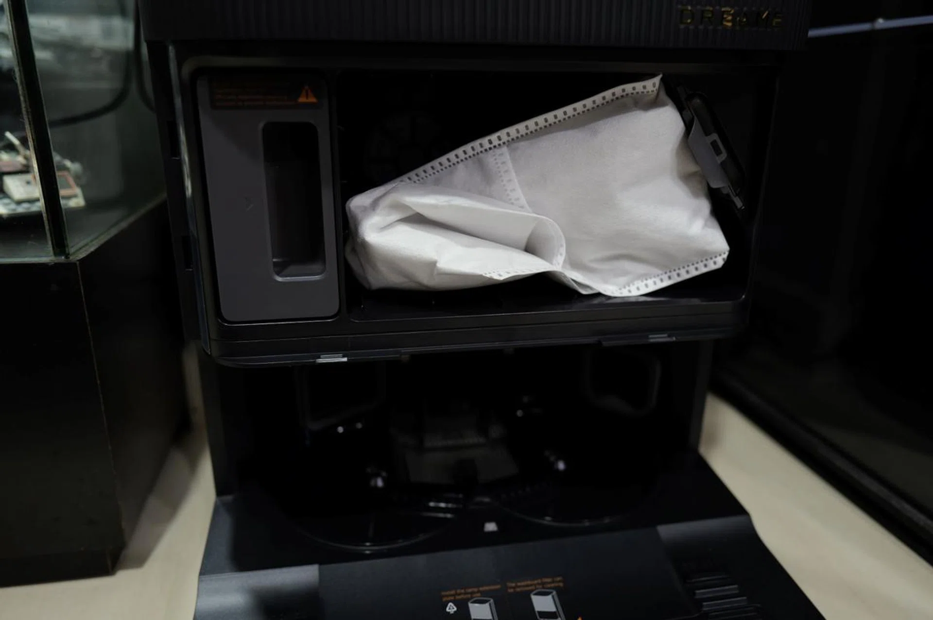It also holds a dust bag as well as a detergent container. Photo: HWZ