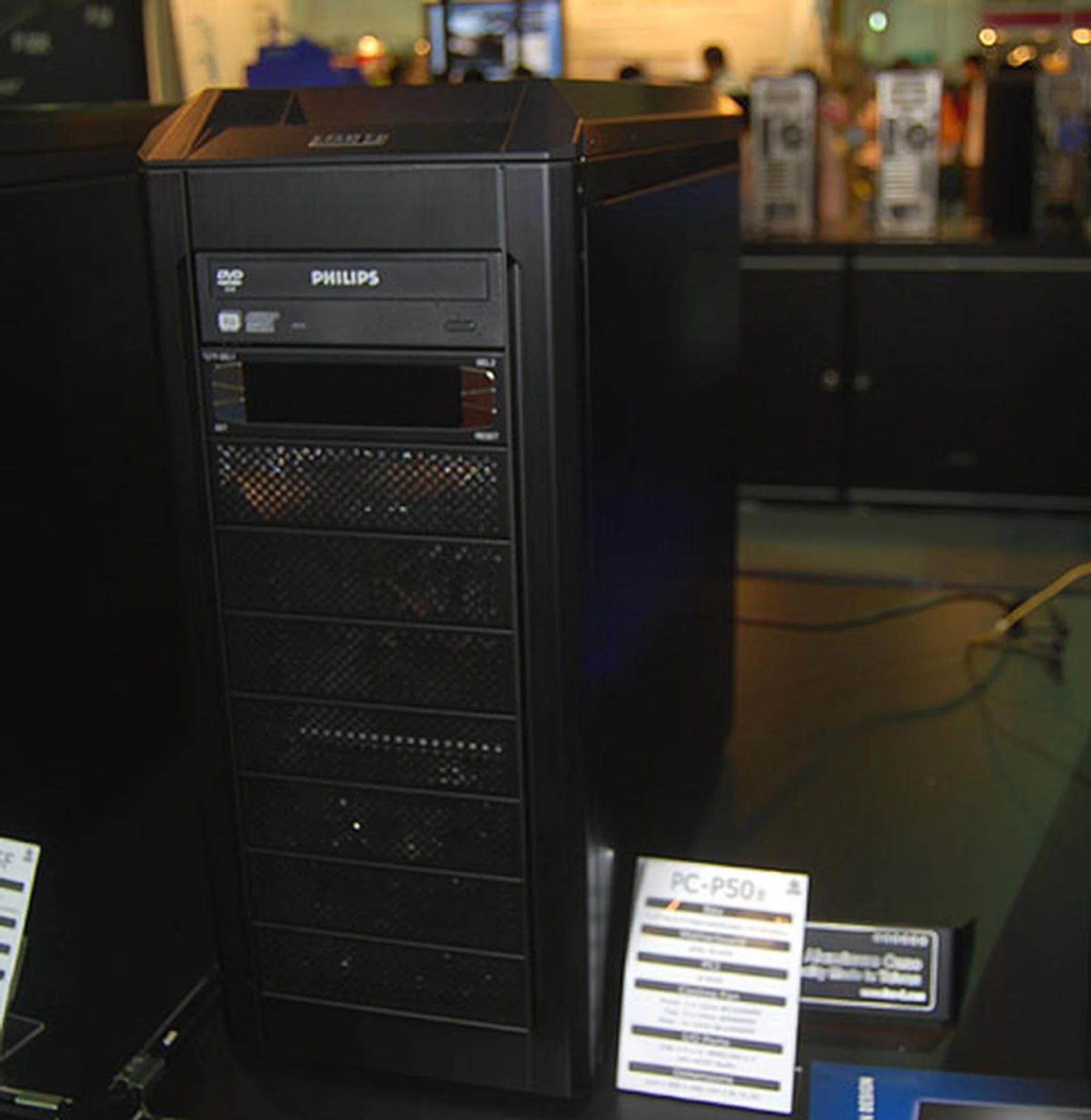  The PC-P50B supports both mATX and ATX form factors, with a total of 4 system fans that spin at a maximum of 1200rpm. Three internal 3.5-inch drive bays are present and a massive nine 5.25-inch drive slots.  