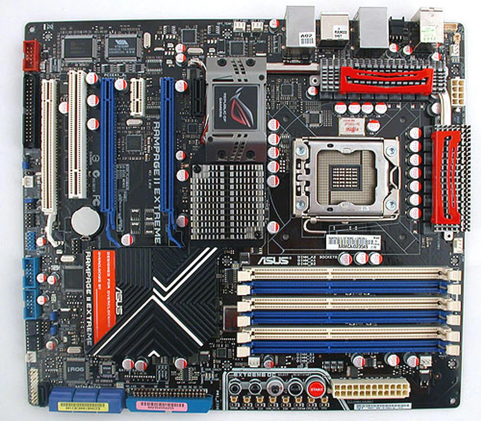 ASUS has kept with the PS/2 keyboard port but there are no other legacy ports here. 6 USB 2.0 ports, eSATA, FireWire, dual Gigabit LAN and a Clear CMOS button complete the set. 