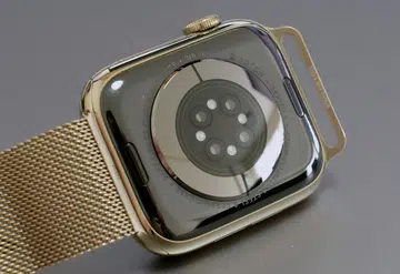 The Apple Watch Series 6 features a new sensor that uses red and infrared light to measures your bloody oxygen level on top of your heart rate and ECG.