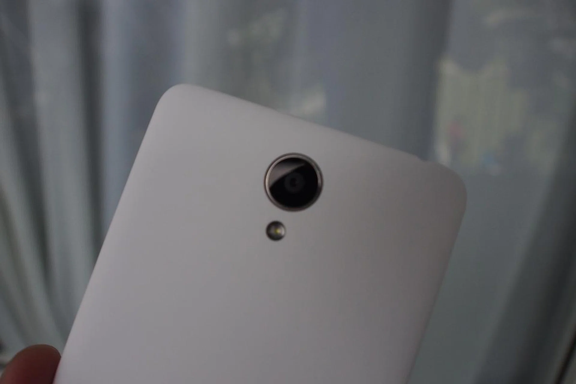 Redmi Note 2 has a Samsung 13-megapixel rear camera module  - the previous Redmi has the same megapixel and pixel resolution count too.