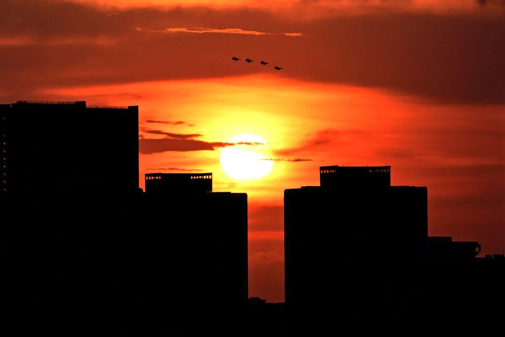 120mm at f/4, 1/2500s, ISO 400 (25% crop) 