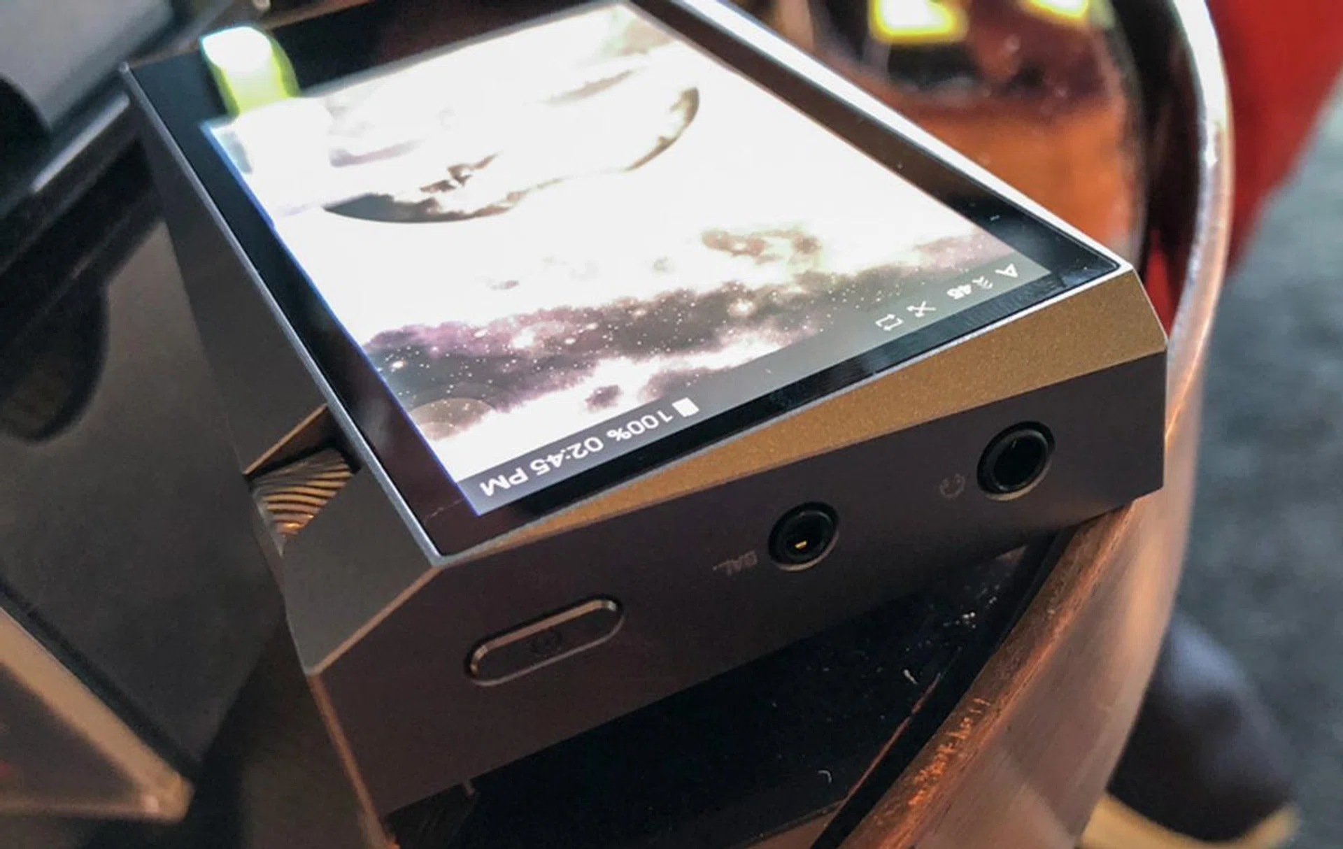 Both 3.5mm and 2.5mm (balanced) jacks are available on the SR15.