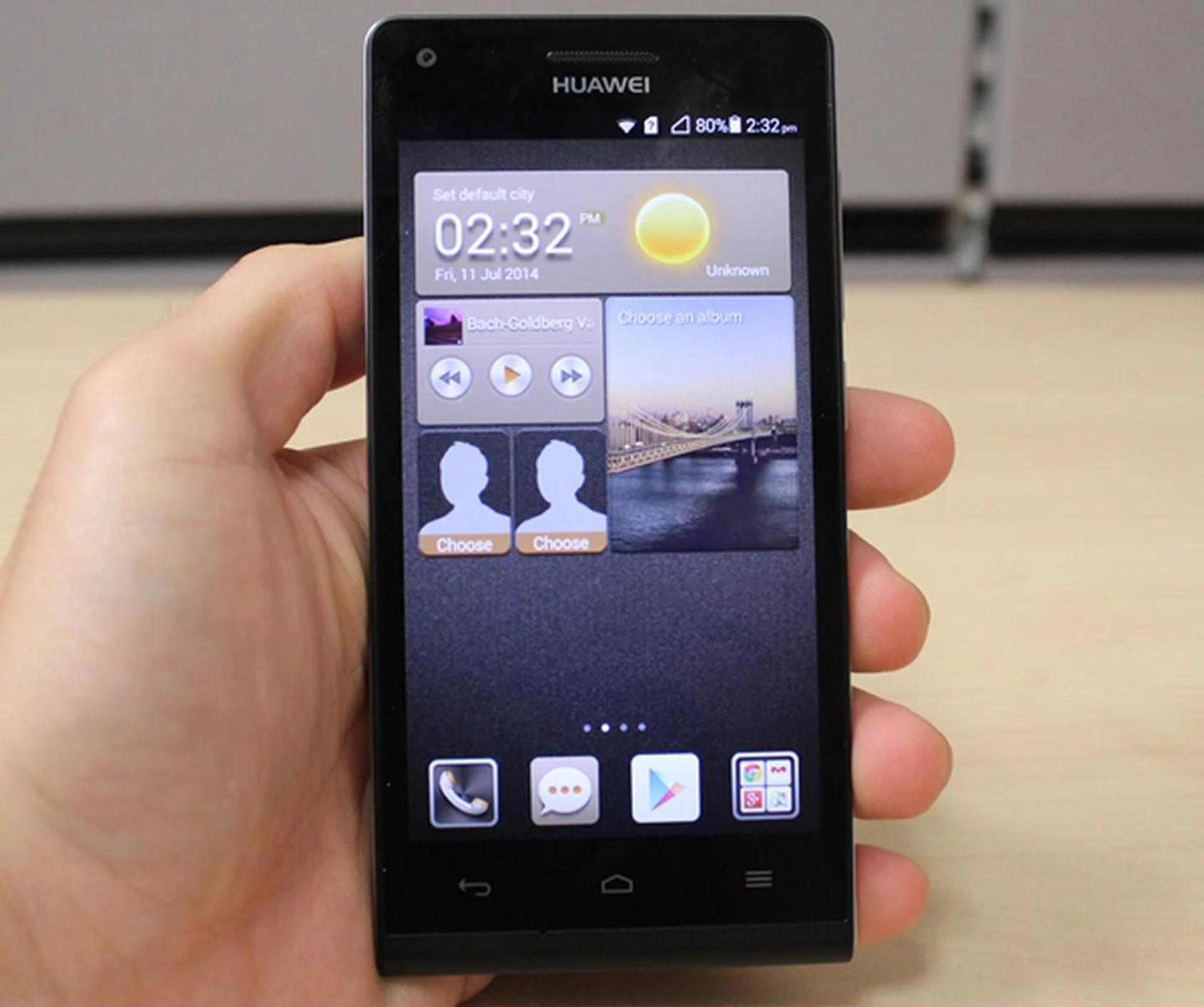 The Huawei Ascend G6 4G looks like a smaller variant of the Ascend P6/P7 with a 4.5-inch qHD display.