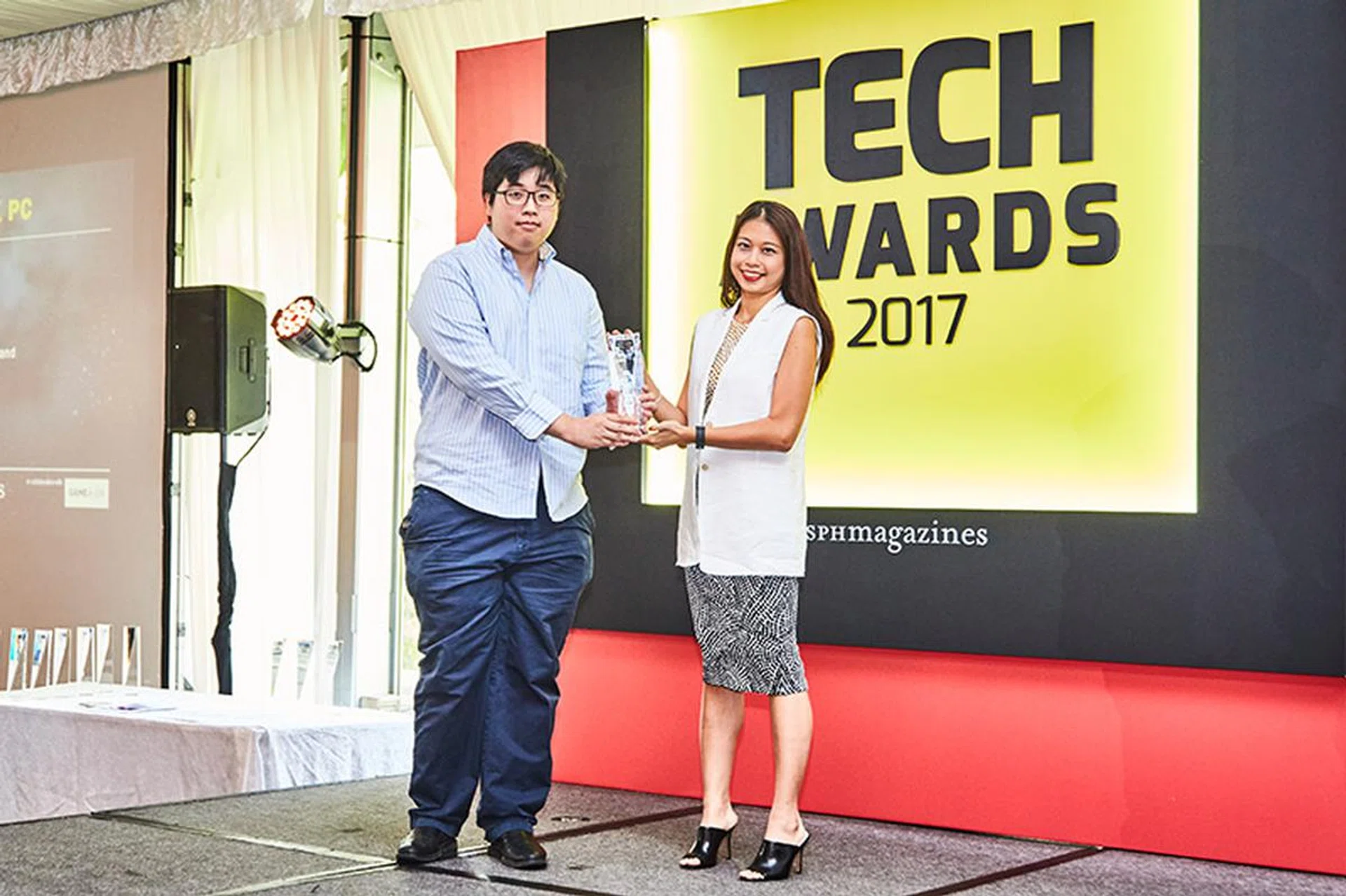 The Readers' Choice award for Best Gaming Desktop PC Brand goes to Aftershock PC. Accepting the trophy here is Mr. Marcus Wee from Afterchock PC.