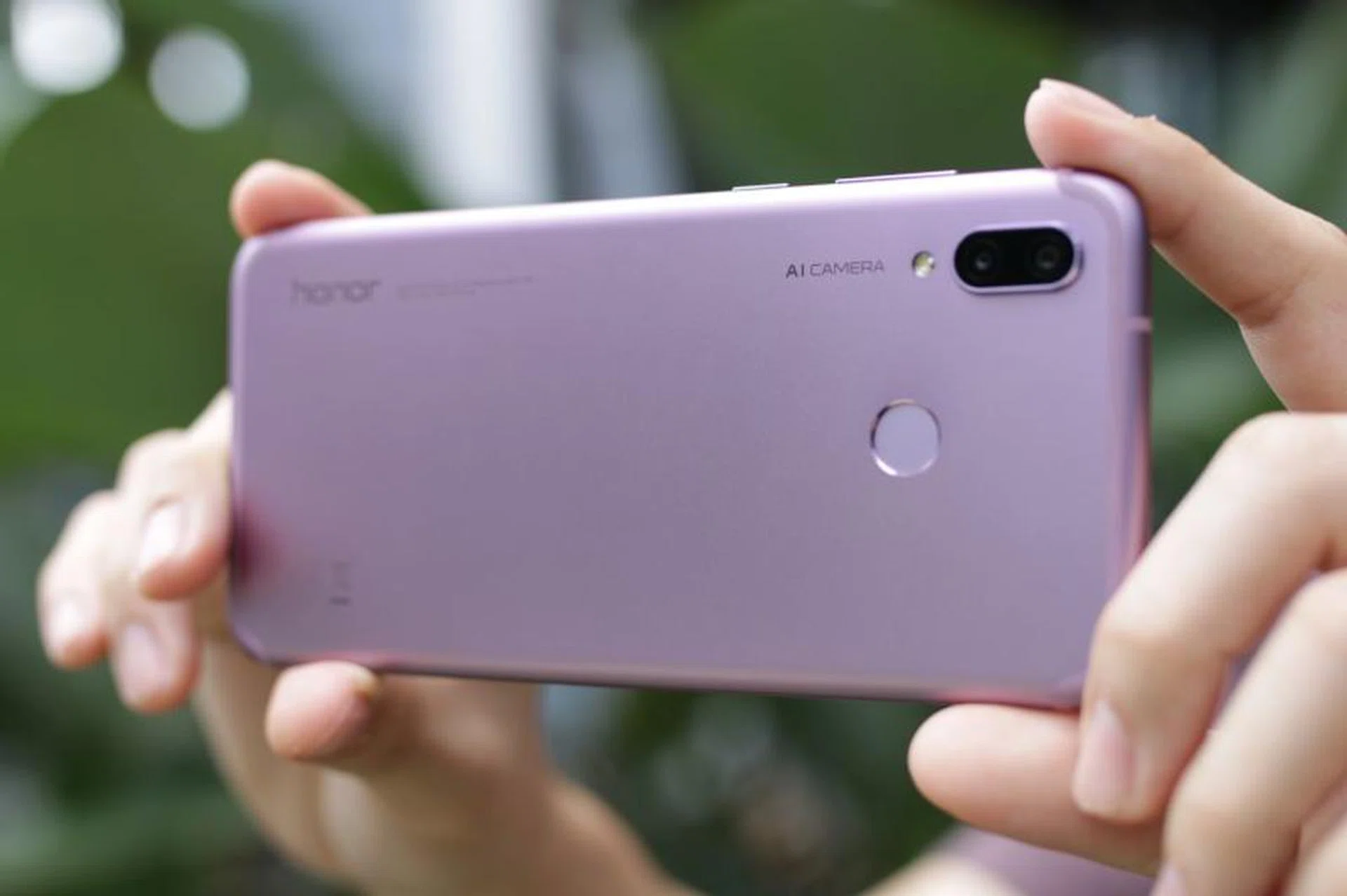 The phone has a dual rear cameras setup pairing a 16-megapixel lens and a 2-megapixel lens. The camera setup has AI features, similar to the Huawei P20.