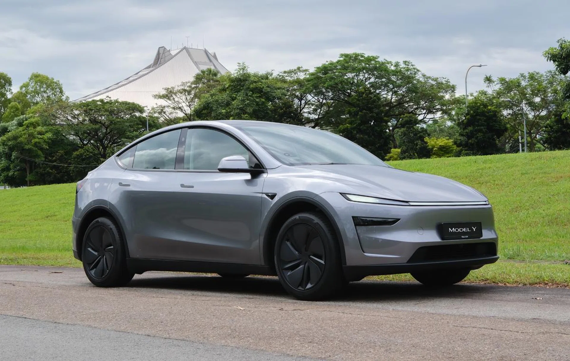 Doesn't the new Model Y look a lot sleeker? Photo: HWZ