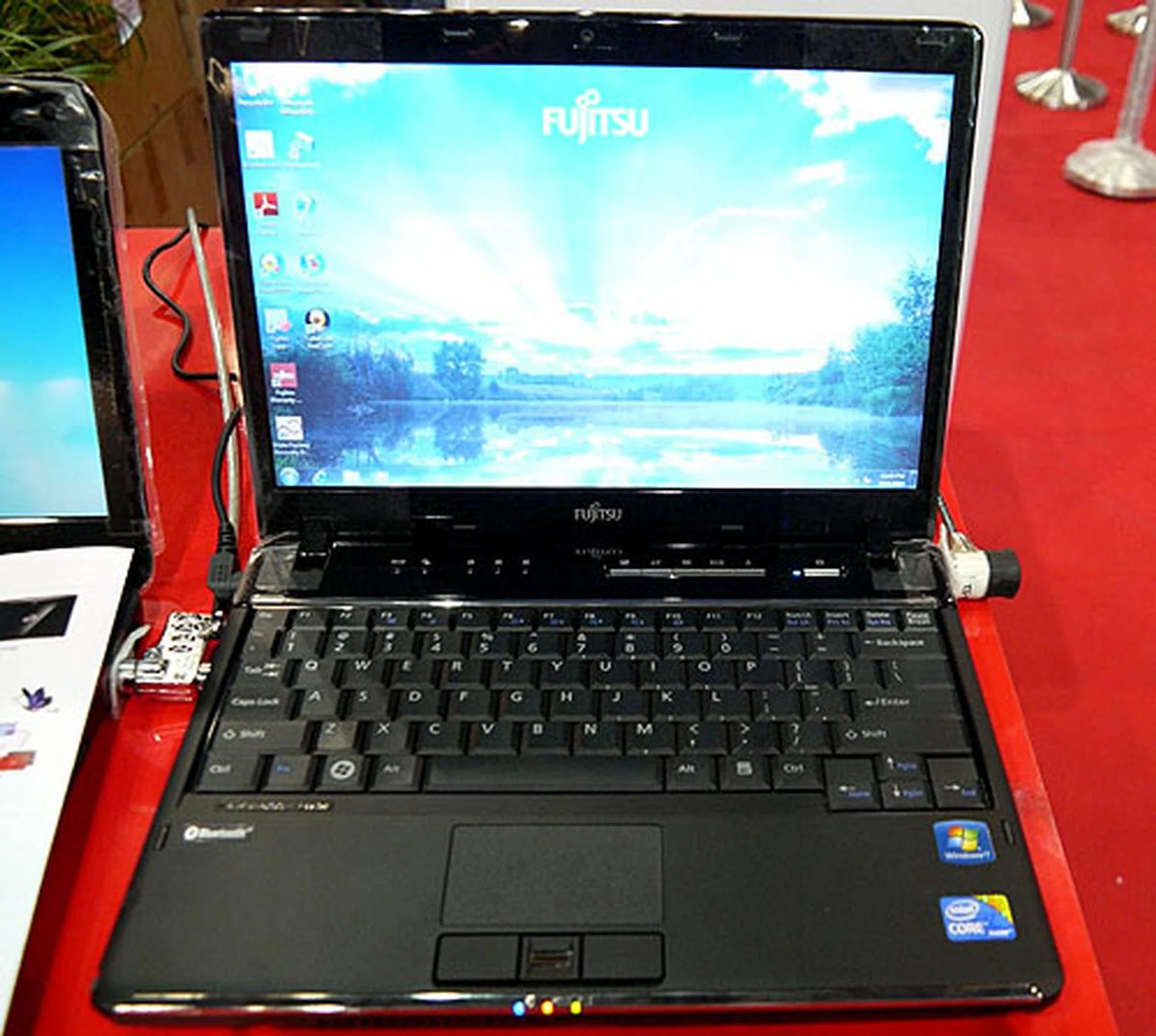 The 12.1-inch LifeBook P770 is one of Fujitsu's more expensive models at the PC Show at $3488. For this price, you'll get a top of the line Core i7-640UM processor that runs at 1.2GHz with a maximum Turbo Boost of up to 2.26GHz. Windows 7 Professional is pre-installed on a 500GB HDD, though the 2GB memory is a trifle disappointing until you factor in the free upgrade to 4GB memory. Fujitsu claims that this 1.4kg unit has a battery life of up to 6.5 hours, which is very decent if accurate.