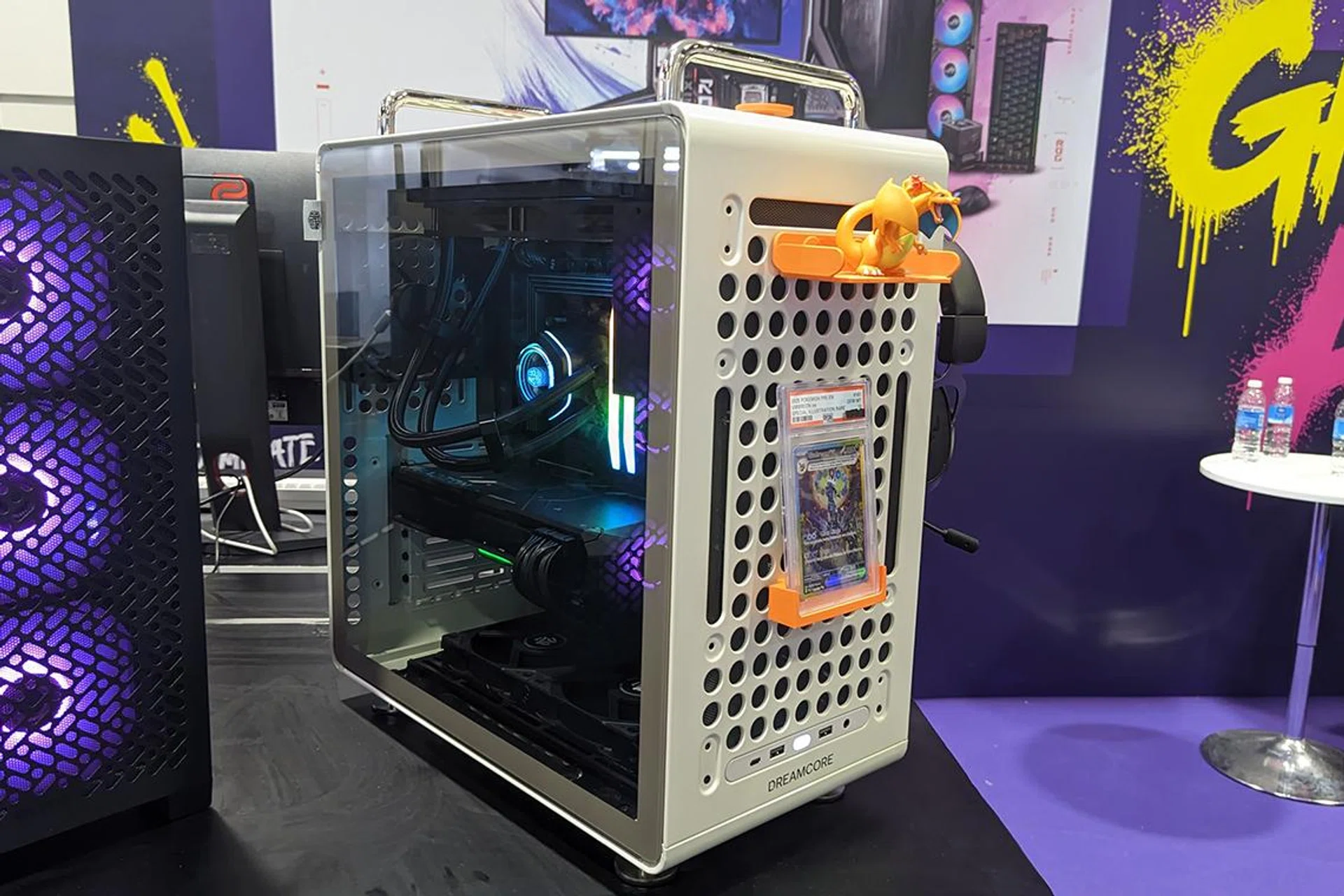 The Bucky is built with Coolermaster’s Qube 540, a Mac Pro-esque case that’s customisable.