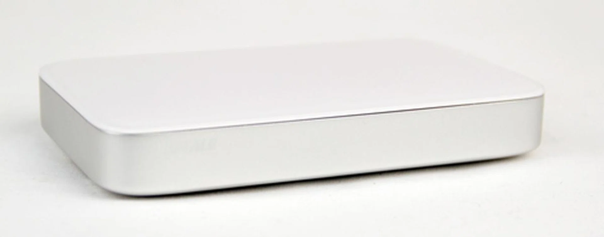 The Buffalo MiniStation Thunderbolt drive attempts to cater to the cutting-edge mainstream crowd with its dual-interface offerings coupled with a standard internal notebook hard drive. The Thunderbolt interface is for consumers who wants to future-proof their portable HDD investment while its USB 3.0 interface makes it possible for the drive to be used with any existing systems with USB 2.0 or 3.0 ports.