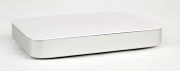 The Buffalo MiniStation Thunderbolt drive attempts to cater to the cutting-edge mainstream crowd with its dual-interface offerings coupled with a standard internal notebook hard drive. The Thunderbolt interface is for consumers who wants to future-proof their portable HDD investment while its USB 3.0 interface makes it possible for the drive to be used with any existing systems with USB 2.0 or 3.0 ports.