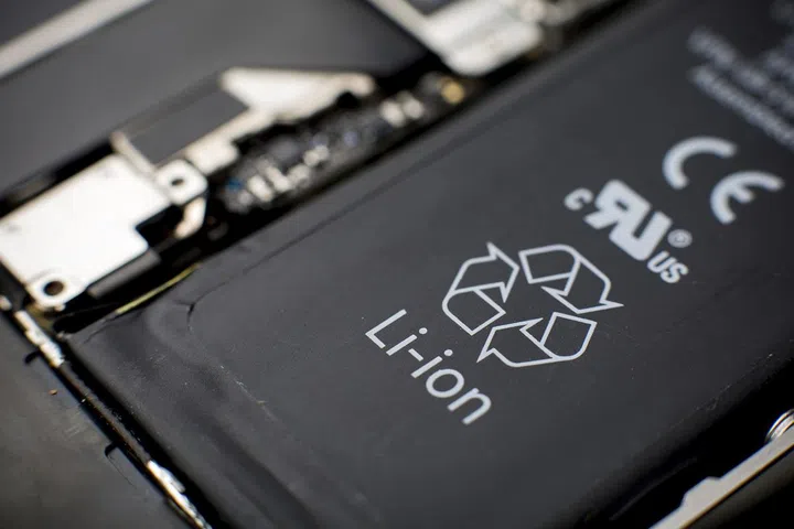 Lithium-ion batteries in your smartphone could soon be replaced by faster charging asphalt-based lithium batteries.