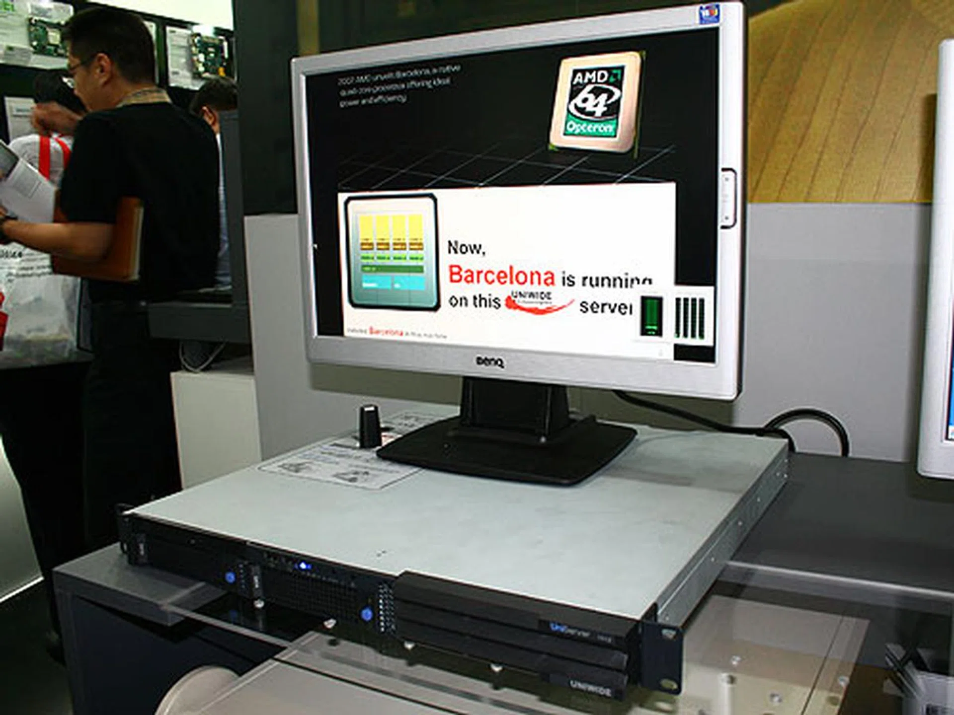  And the most talked about processor was also on demonstration. The quad-core 65nm SOI Barcelona was on display inside this 1U server box.  