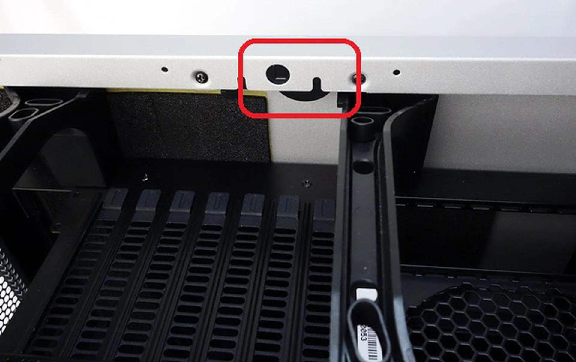 This is the side panel latch that must be depressed before either side panel can be yanked out.