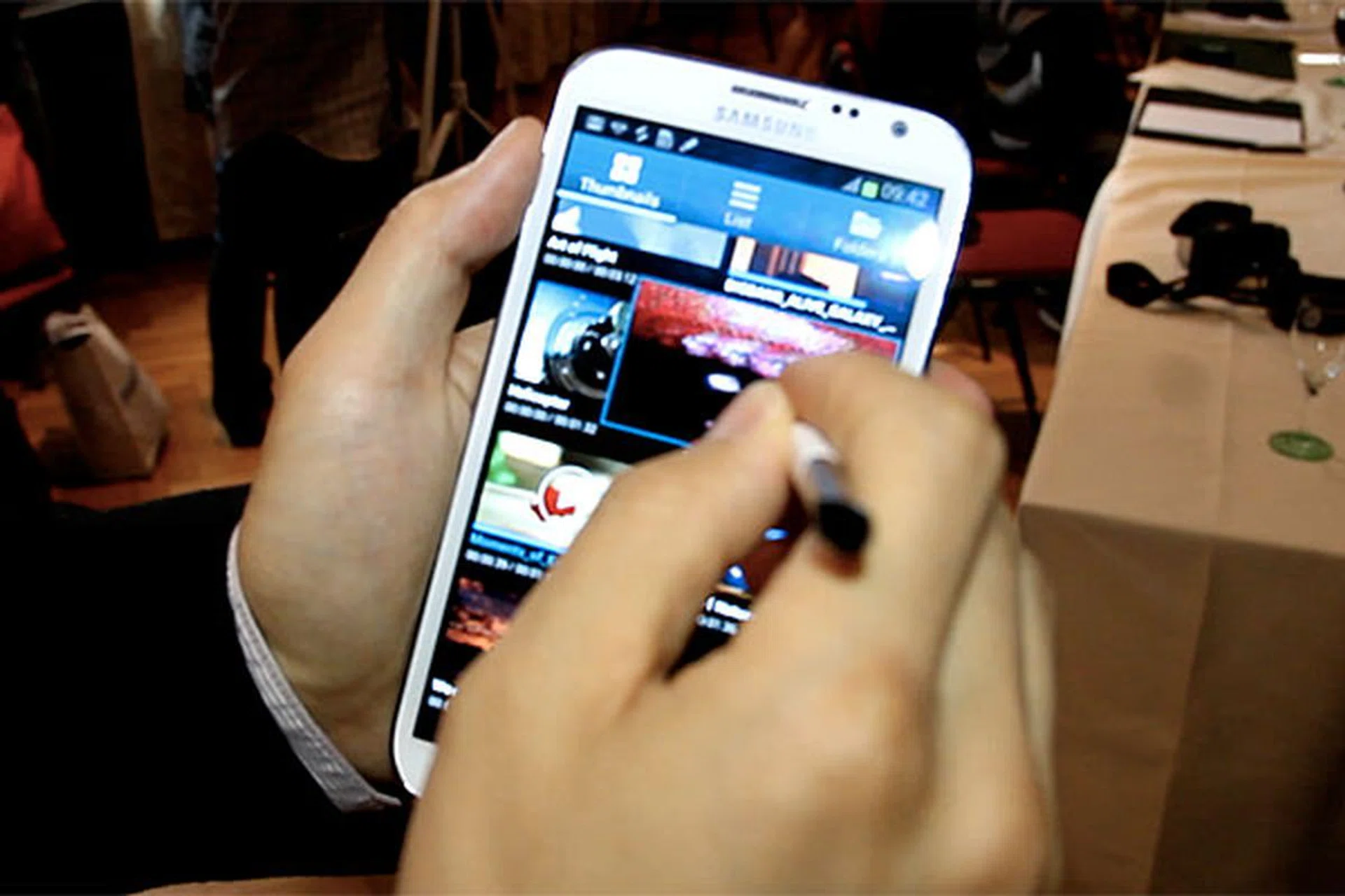 With Air View, you can hover the S Pen over certain content (in this case, a thumbnail of a video) to preview it without having to open the file.