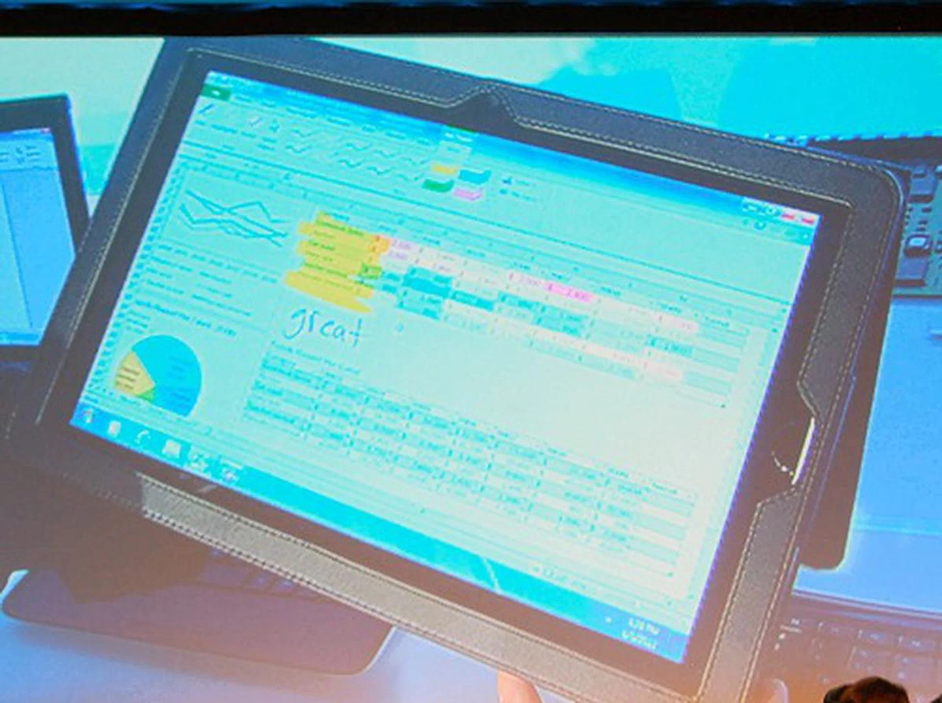 This is an ASUS tablet notebook based on Intel's latest Core i5 Sandy Bridge processor. It comes with a wireless keyboard for proper desktop usage.