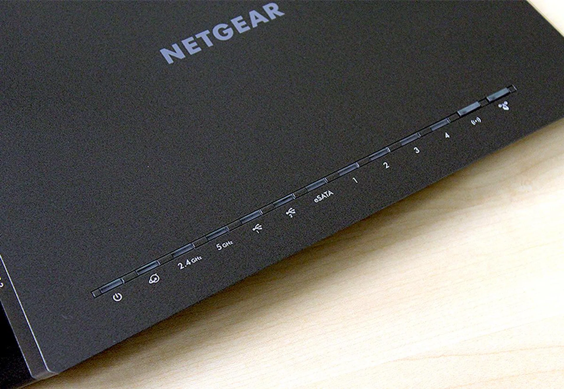 The Nighthawk X4 has a row of LED indicator so you are never left in the dark about the router's status.