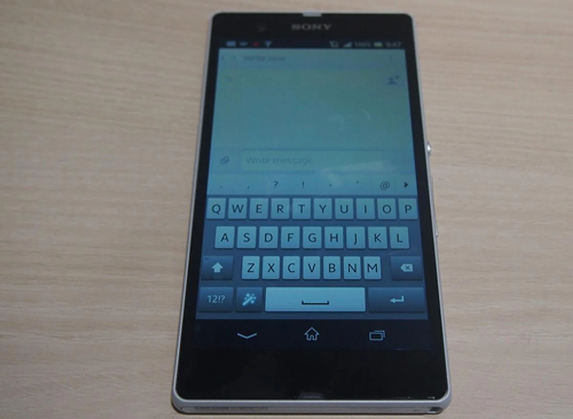 We had no problems typing on the virtual keyboard of the Sony Xperia Z.