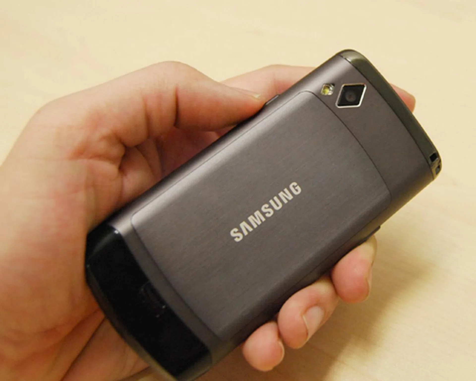 A 5-megapixel camera with LED flash resides at the back, and comes with advanced imaging features such as Blink Detection and Beauty Shot amongst others.