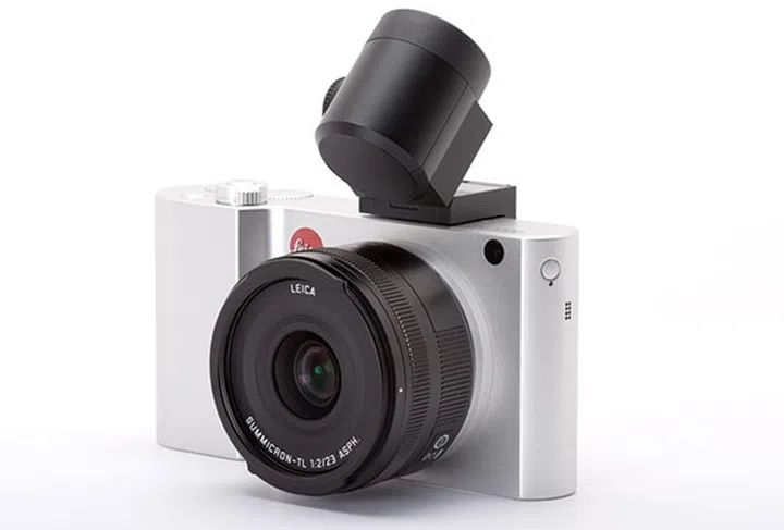If you want a viewfinder, you'll have to purchase the optional hotshoe EVF. 