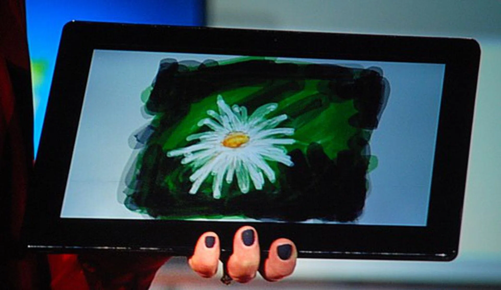 Metro-style apps such as this painting tool offers the full screen to be used without tool bars blocking the limited screen space. This experience will be brought over even on PCs running Windows 8, which can run these apps as well.