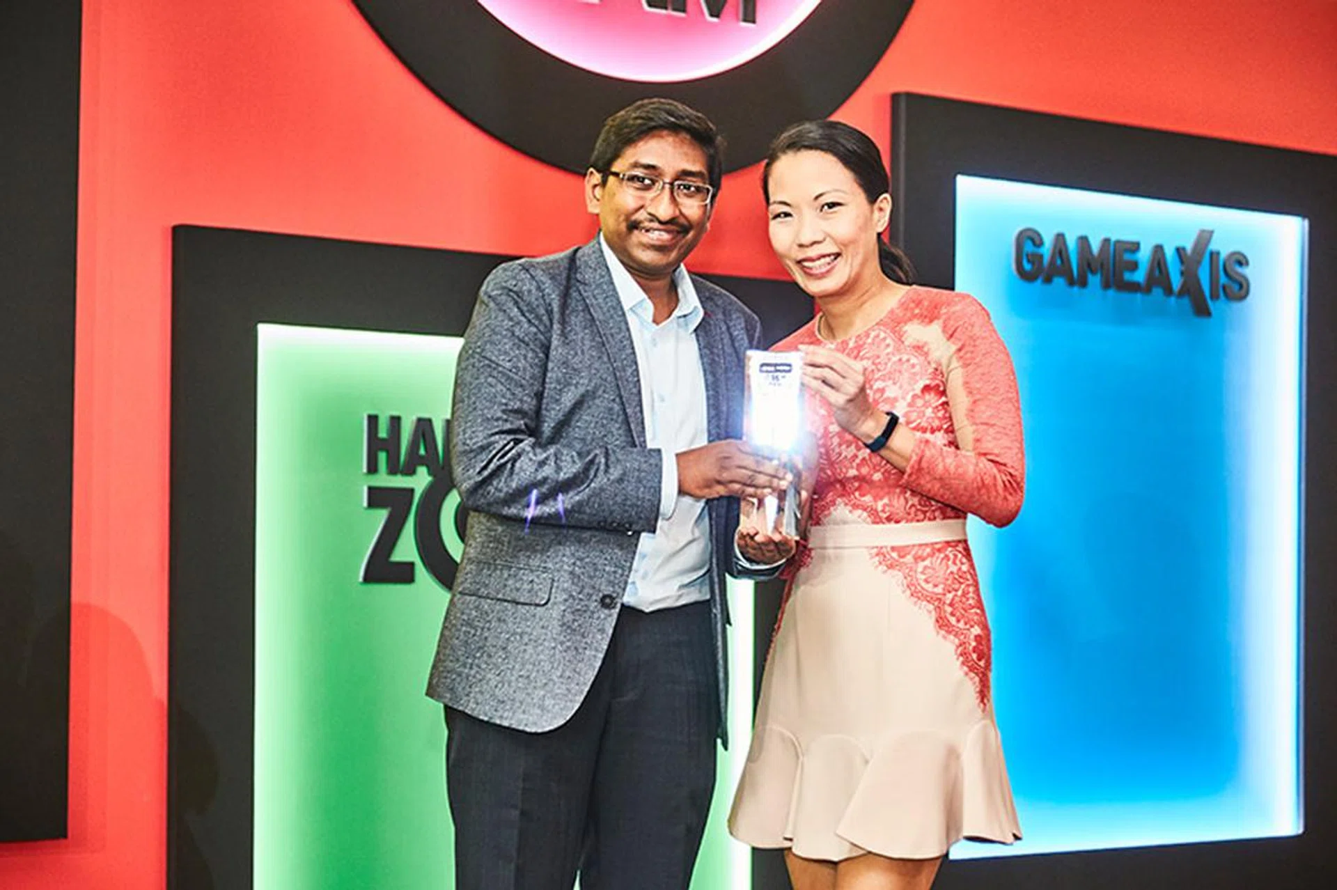 Canon is the winner of three Readers' Choice awards: Best Compact Camera Brand, Best Interchangeable Lens Camera Brand, and Best Inkjet Printer Brand. Accepting the awards here is Ms. Carol Lim, Regional Marketing Manager at Canon Singapore.