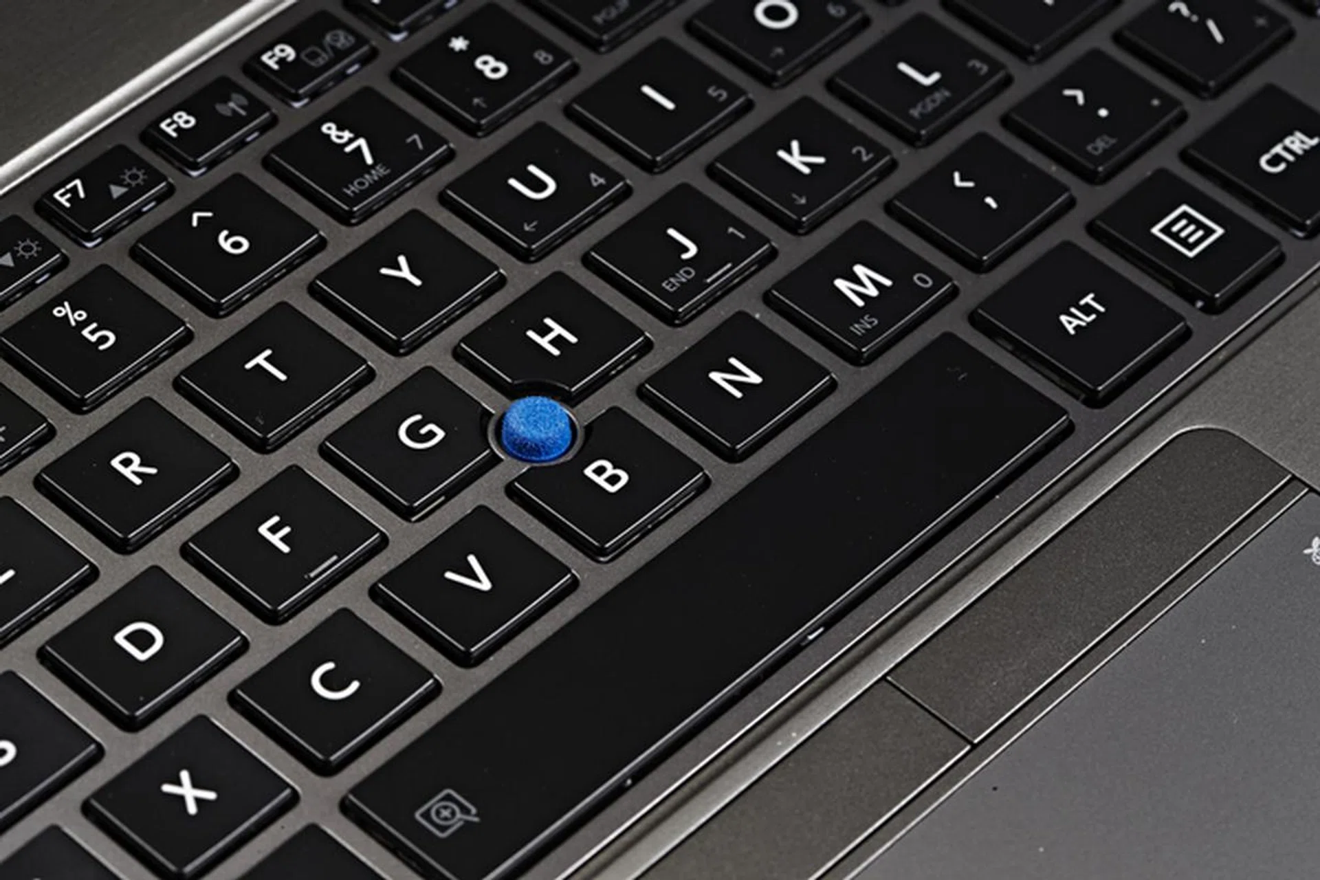 The blue pointing stick on the Portege Z30t feels rough to the touch and unfinished, sticking out like a sore thumb.