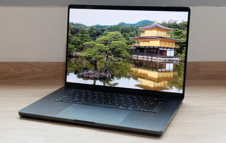 Apple currently offers the MacBook Pro in 14-inch and 16-inch screen options. Photo: HWZ