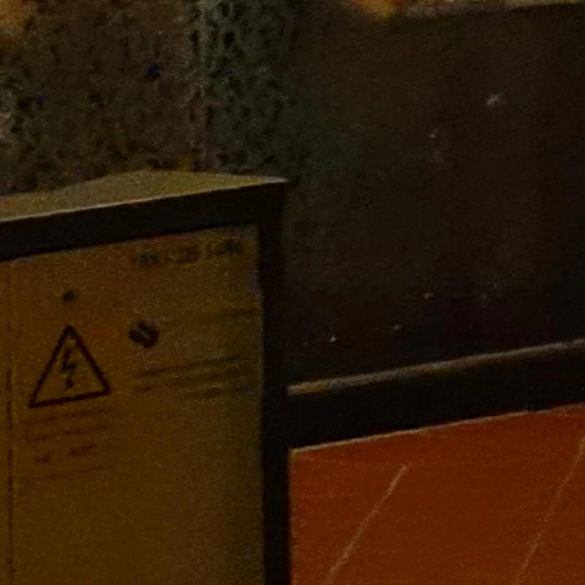 Too much detail is lost to be of much use at ISO3200 if you're going to view images at 100% crop