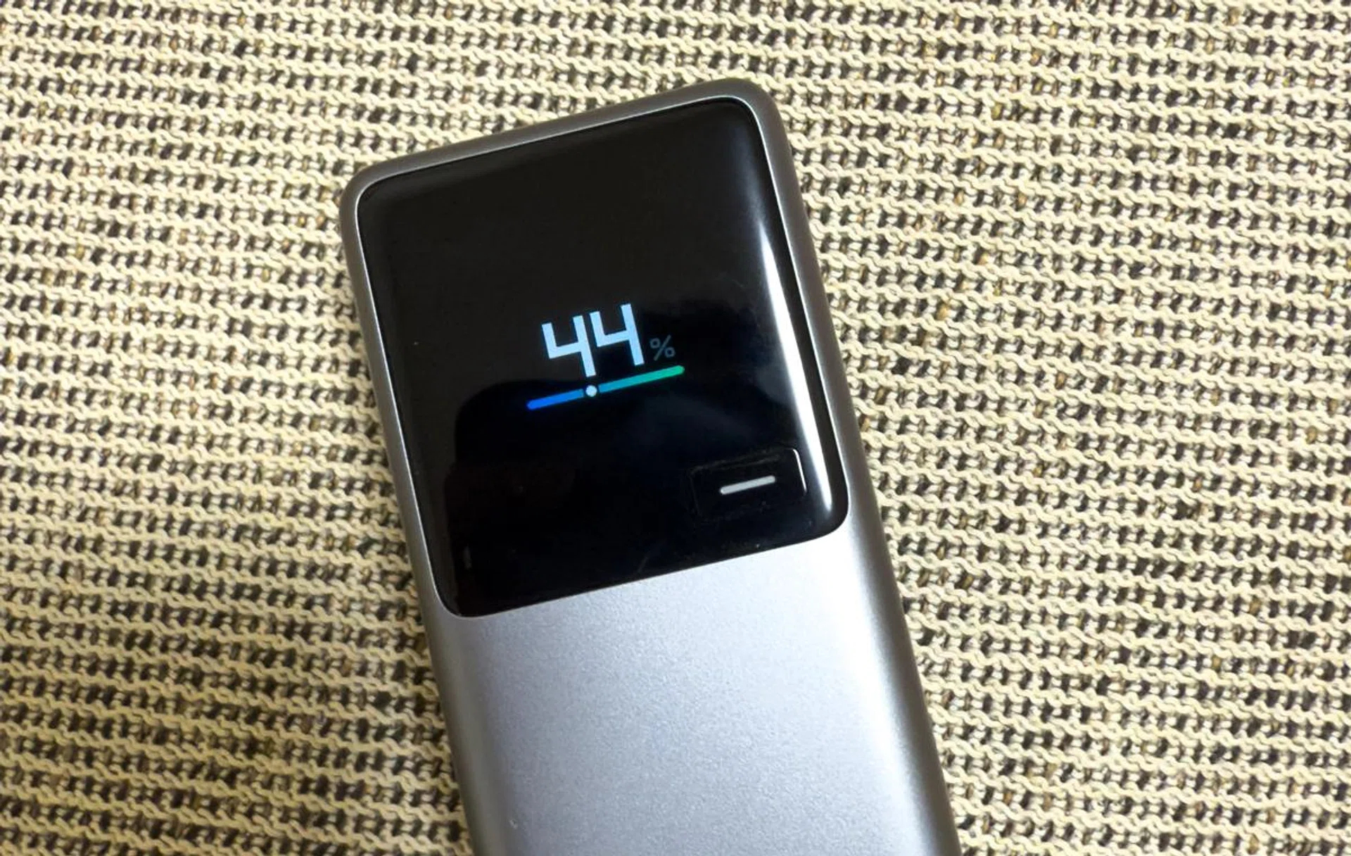 The actual display isn't very big. Photo: HWZ.