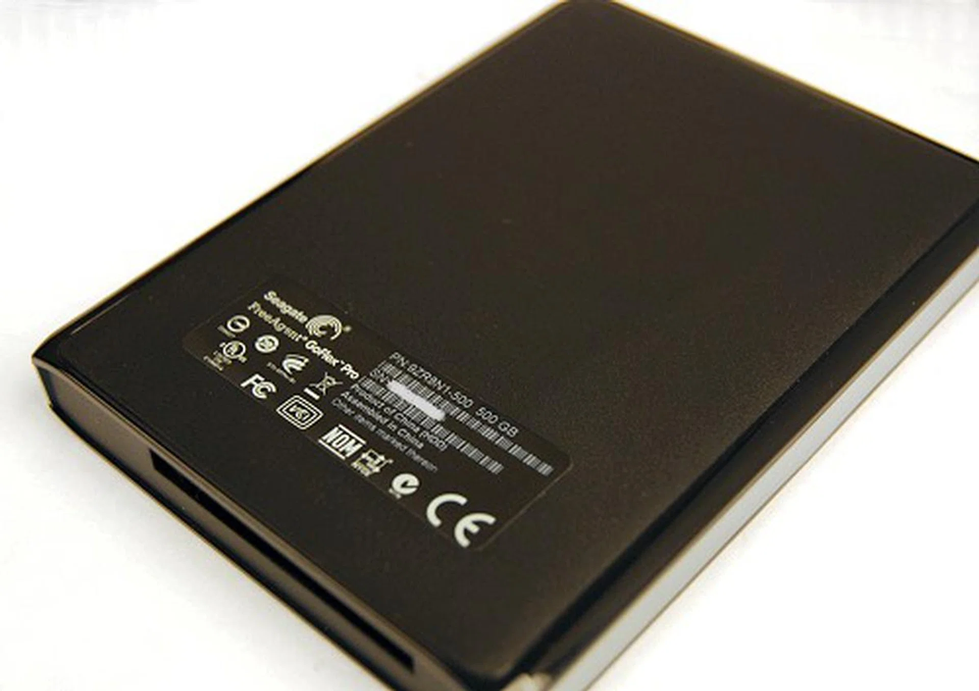 The base of the drive is given a rough plastic finish for better grip in your hand or on the desk.