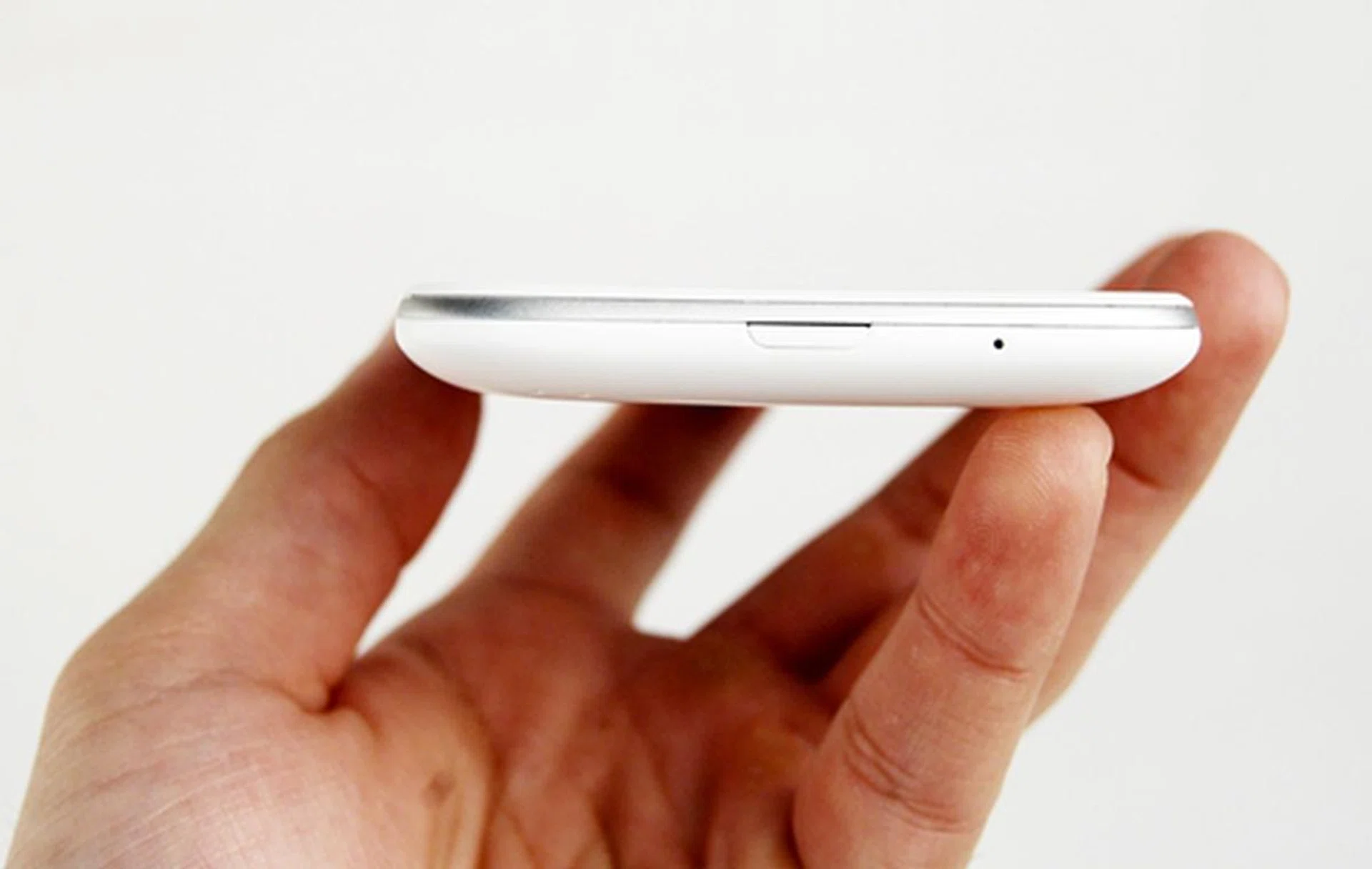 To access the battery, you would have to depress the catch at the bottom center of the phone to remove the back cover.