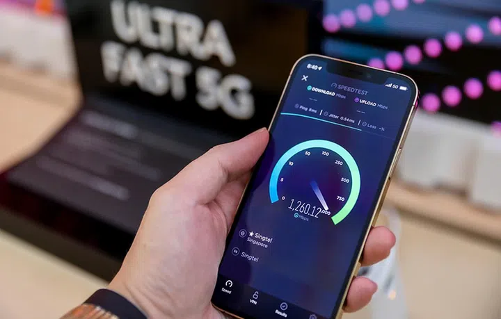 Singtel 5G delivering speeds of over 1.2Gbps on the iPhone 12 Pro. Speed test conducted by Singtel. Source: Singtel.