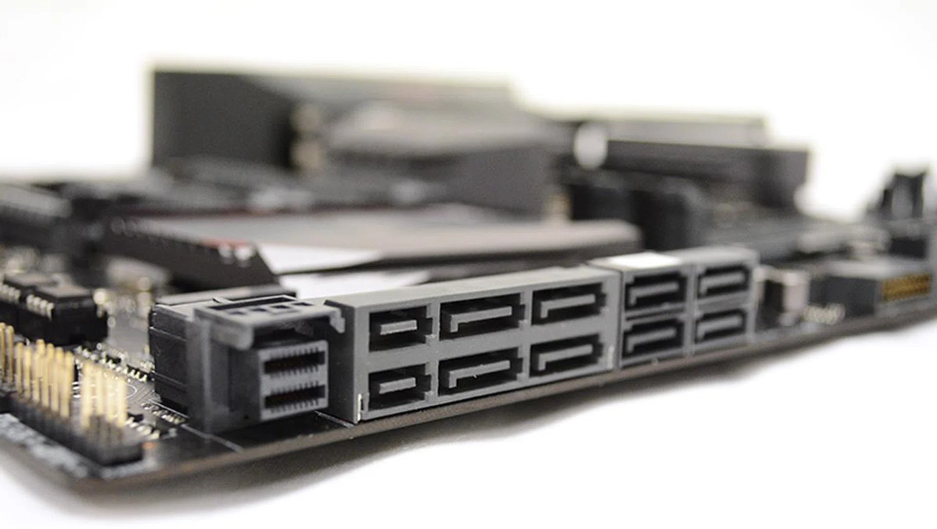 ASUS Maximus VIII Extreme SATA ports