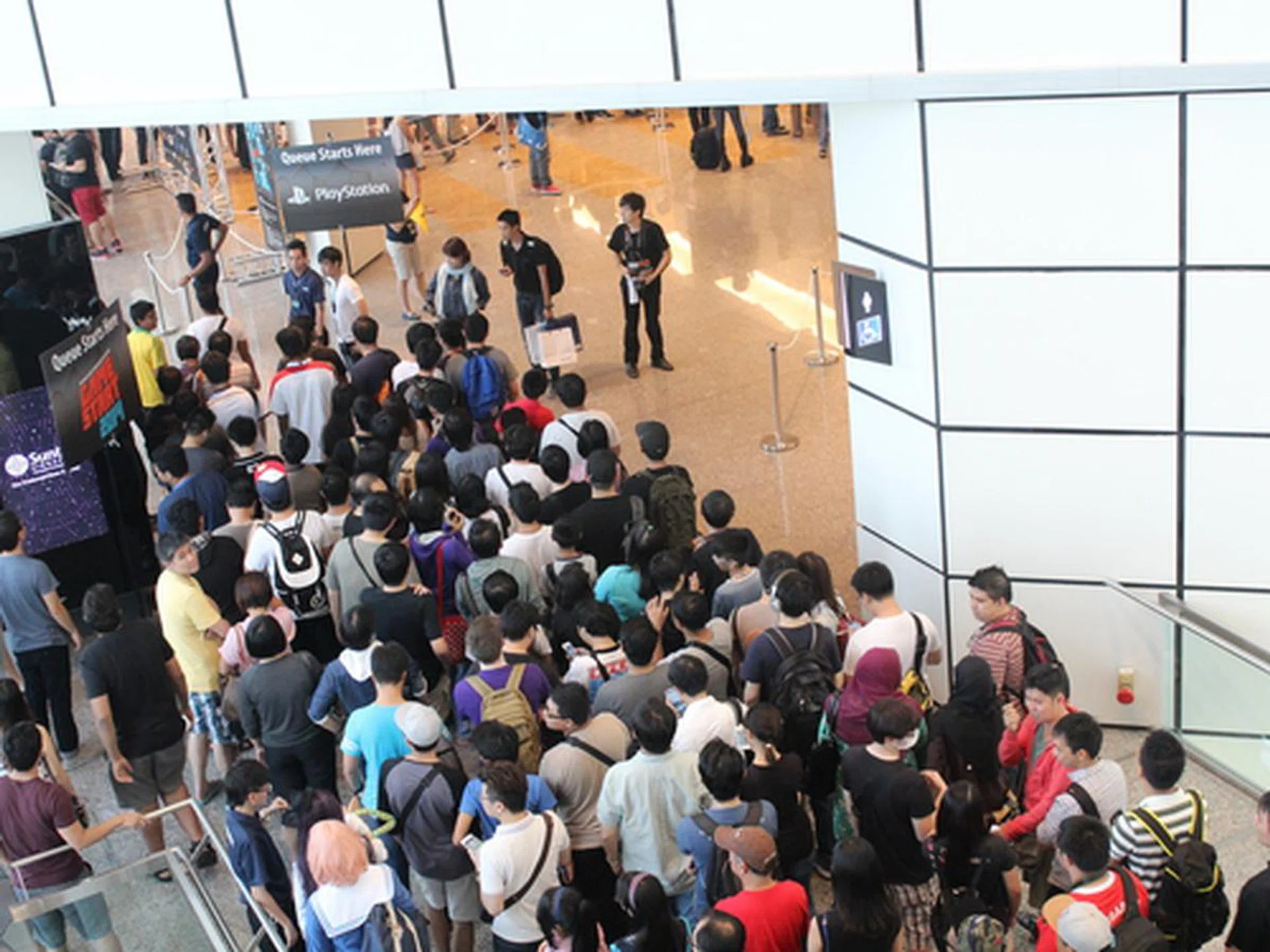 45 minutes AFTER opening, and the crowds still didn't let up.